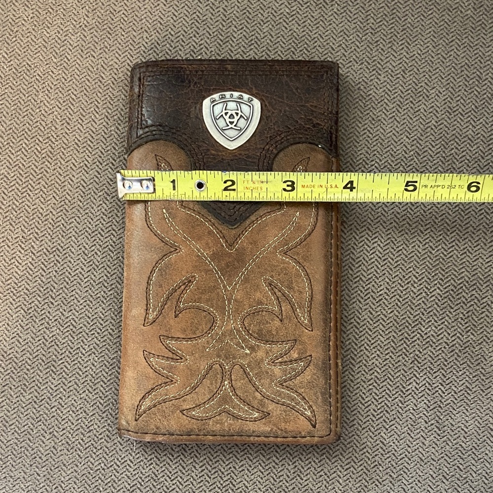 Ariat Brown Two-Tone Tooled Leather Wallet - Picture 11 of 11